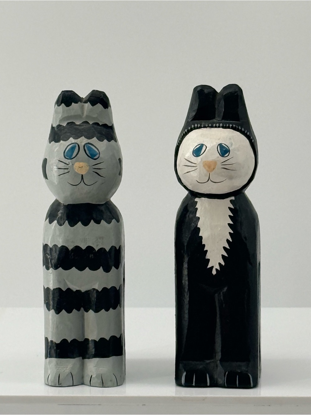 Hand-Painted Black & Gray Cat Figurine Pair - Unbranded